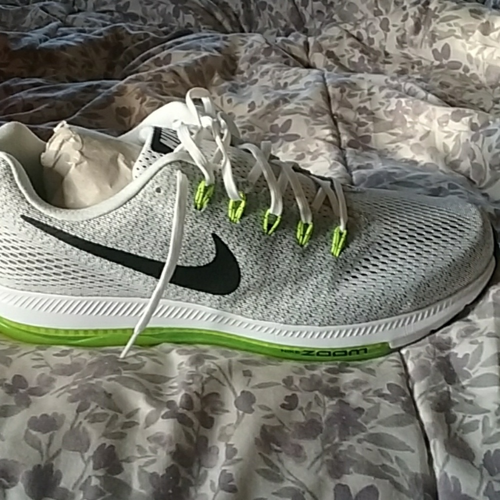 Brand New Nike Zoom Low Fly Mens